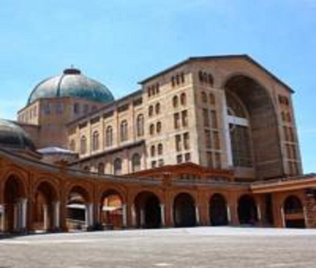 Hotel Mãe Rainha Aparecida  Buitenkant foto